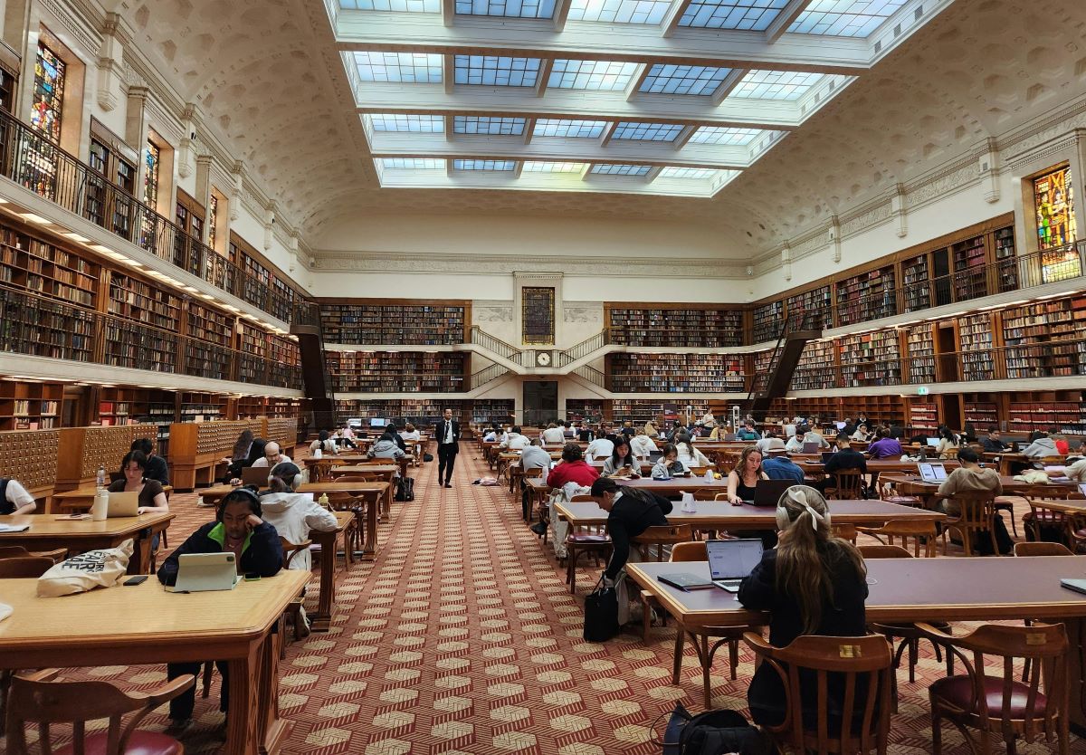 We should teach Shakespeare in modern English